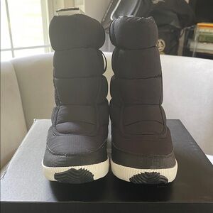 Sorel Black Puff Mid Boots